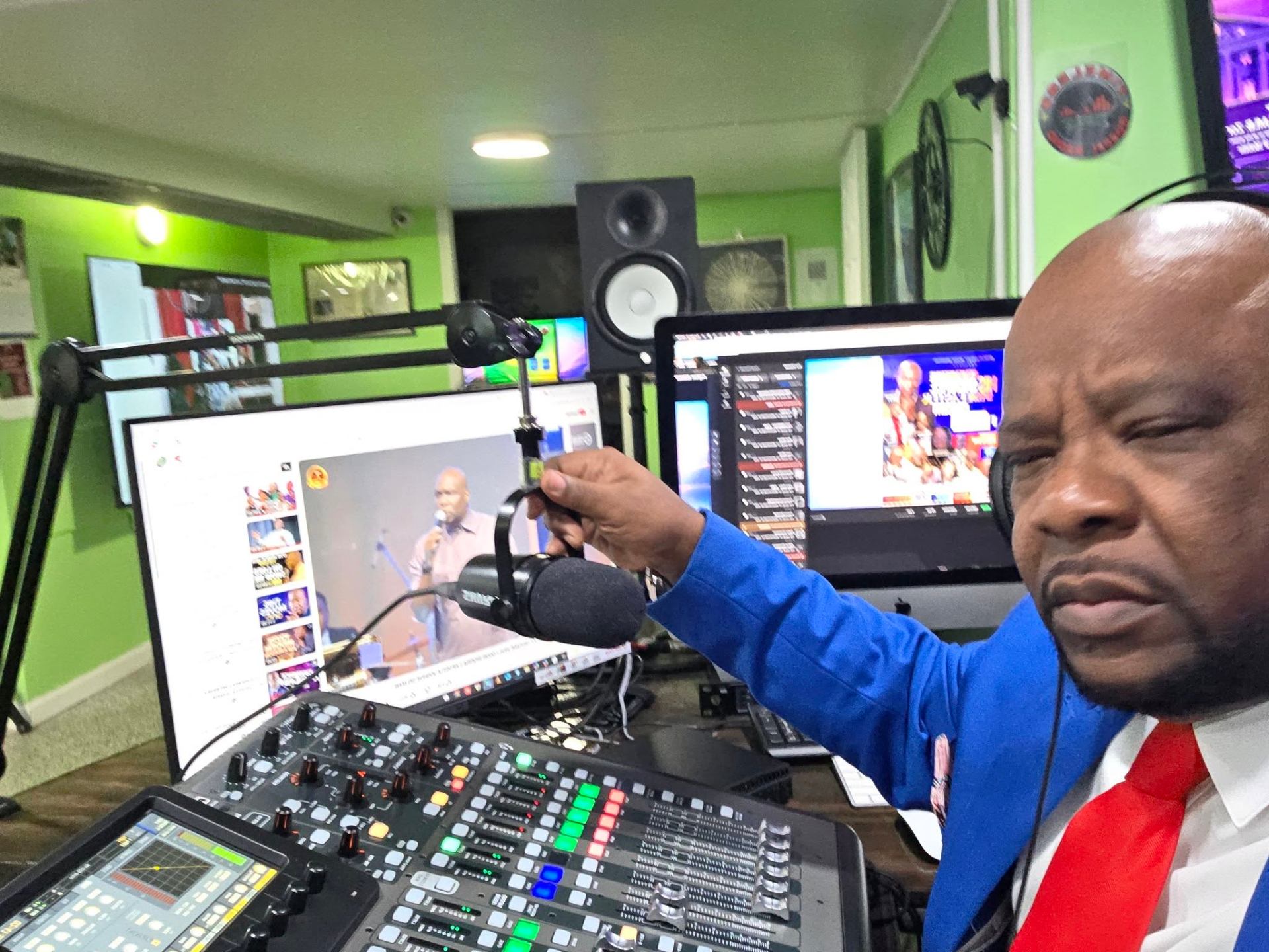 Portrait of DJ Richie